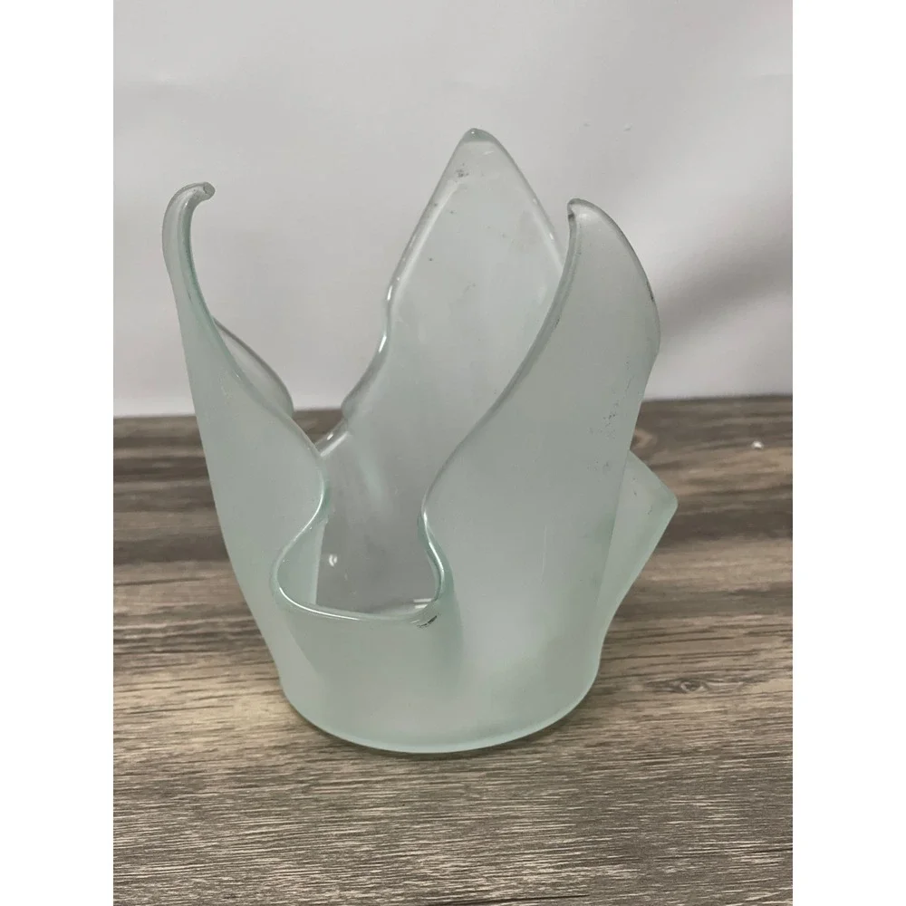 Handkerchief Vase‎ Frosted Glass Ruffled Rim Light Blue Vintage Art Glass 5.5
